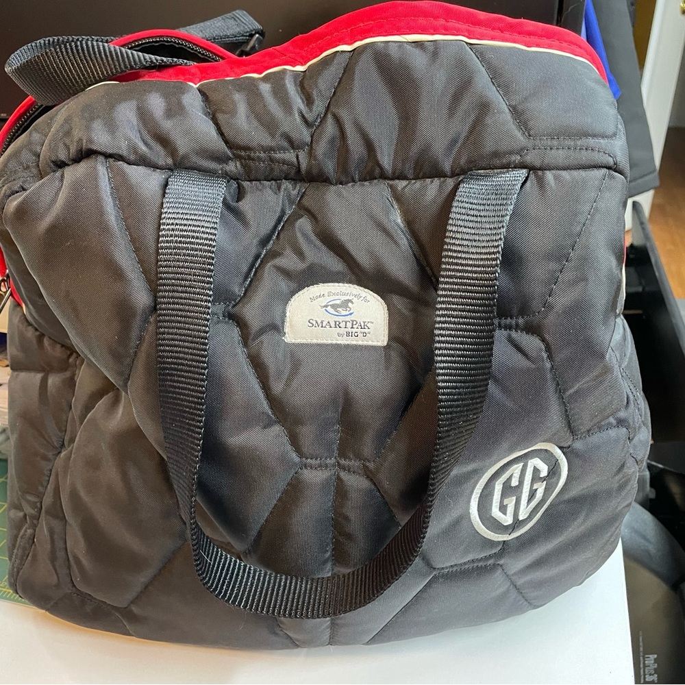 Show carry bag with padding and mesh bottom. All your stuff w/ no stray footing!